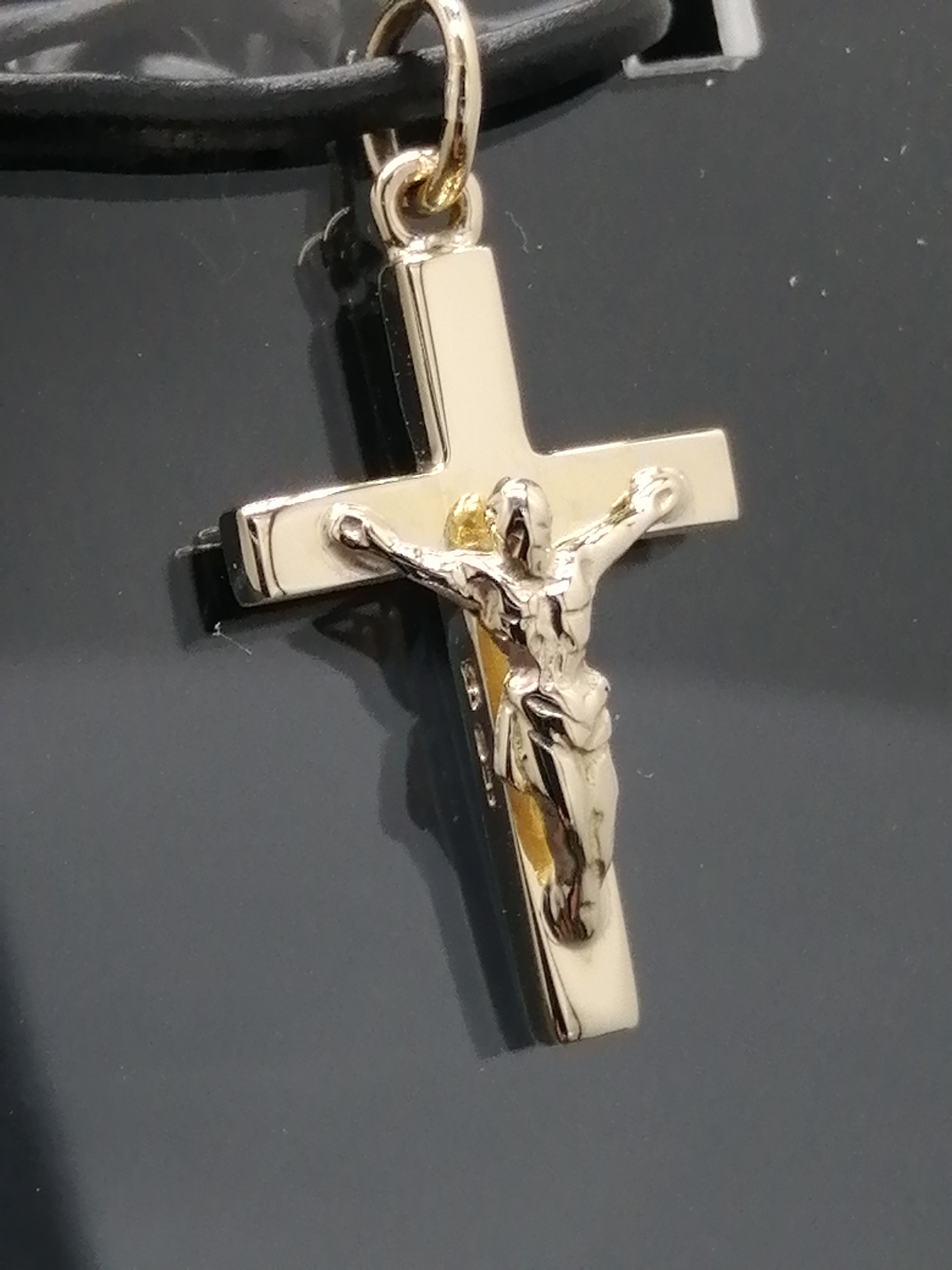 9ct Yellow Gold Crucifix Pendant