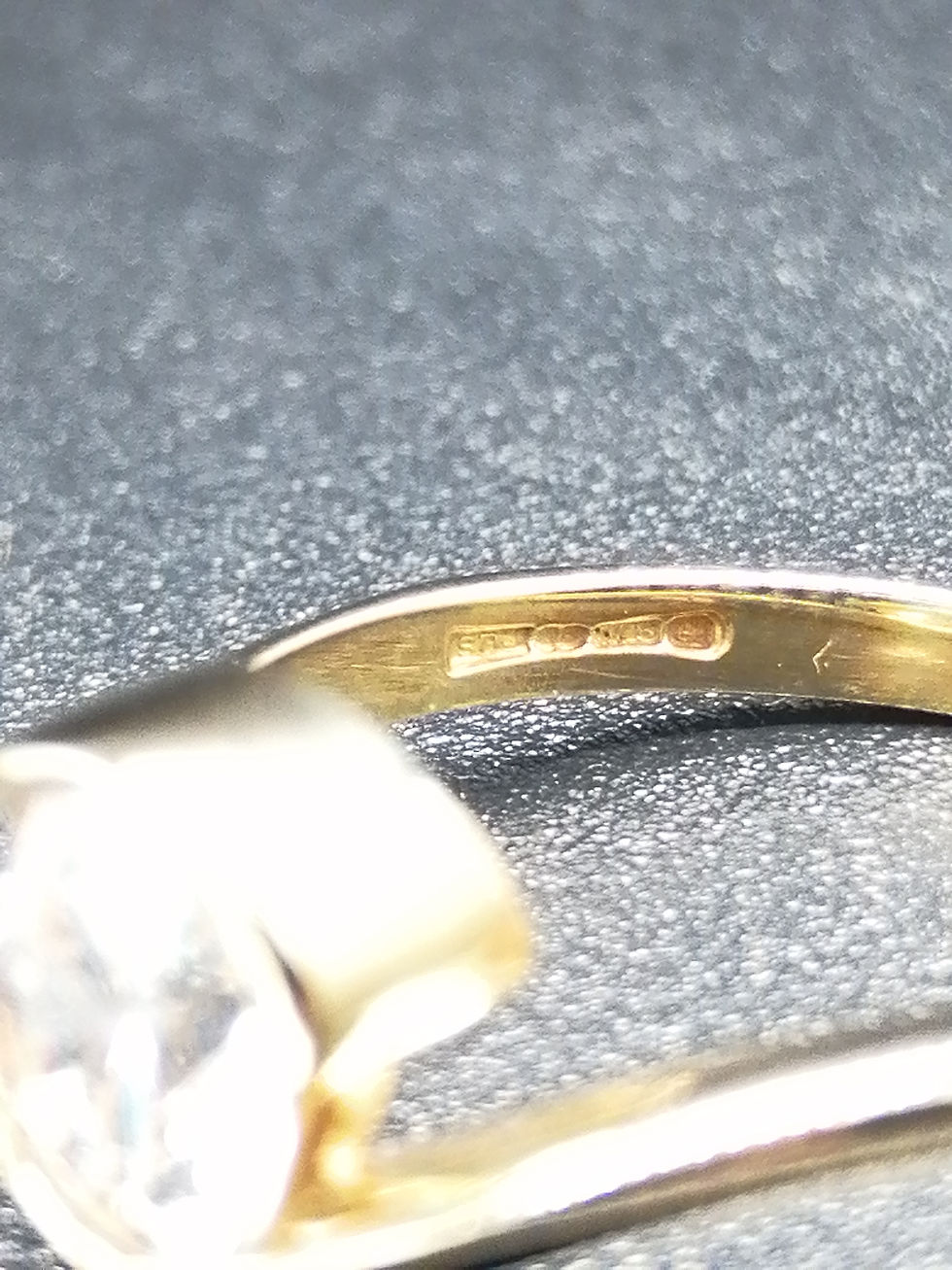 Thumbnail: 9ct Gold CZ Single Twist Solitaire Ring