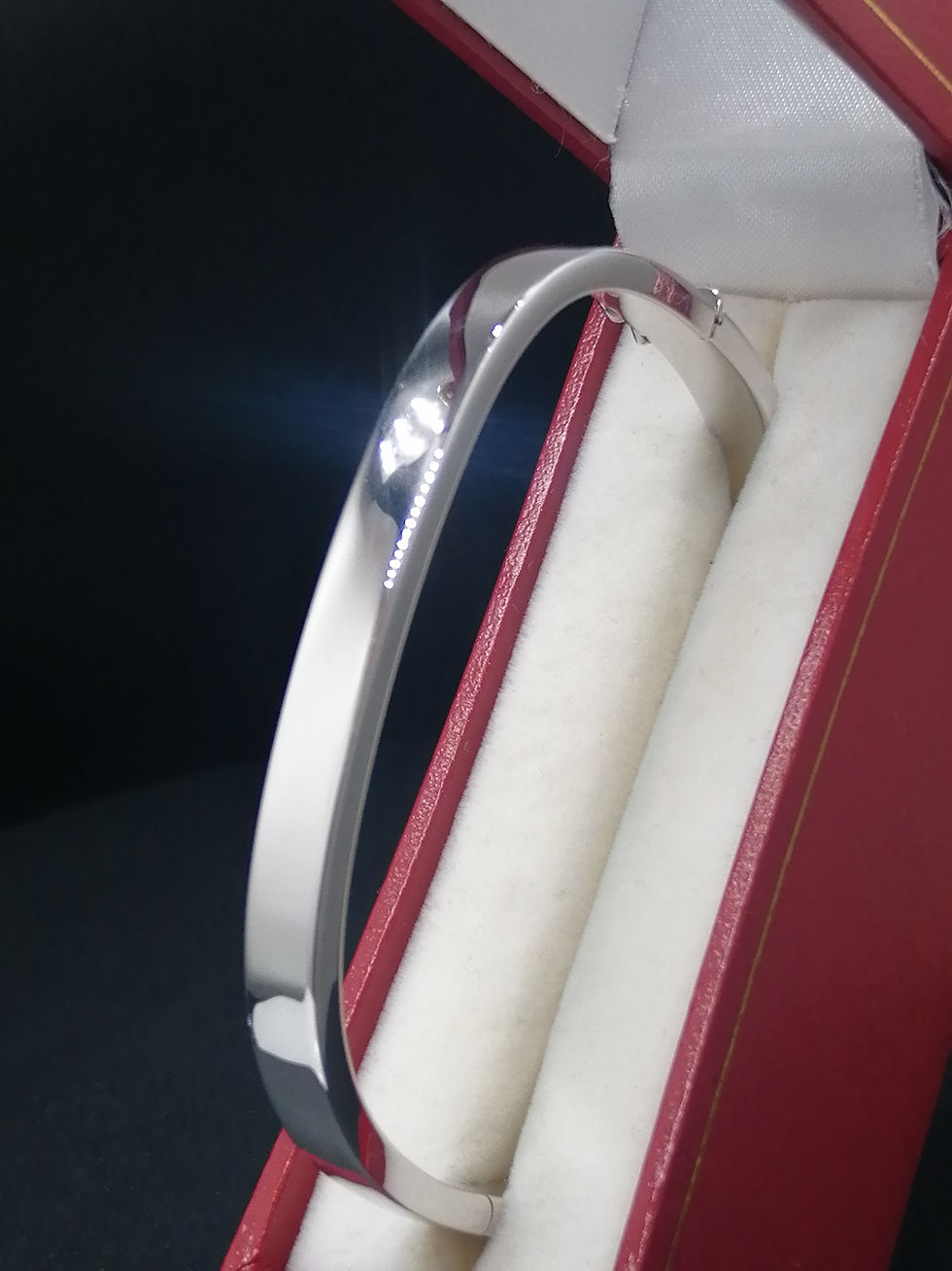 Thumbnail: 9ct White Gold Flat TV Bangle