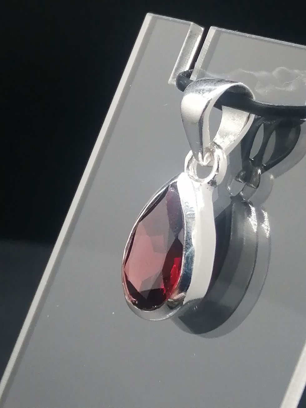 Thumbnail: 925 Silver Garnet Rub Over Teardrop Pendant