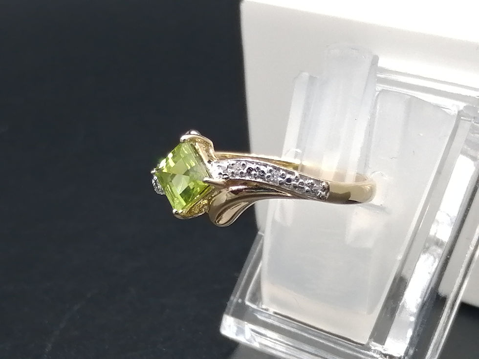 Thumbnail: 9ct Gold Princess Peridot & Diamond Twist Ring