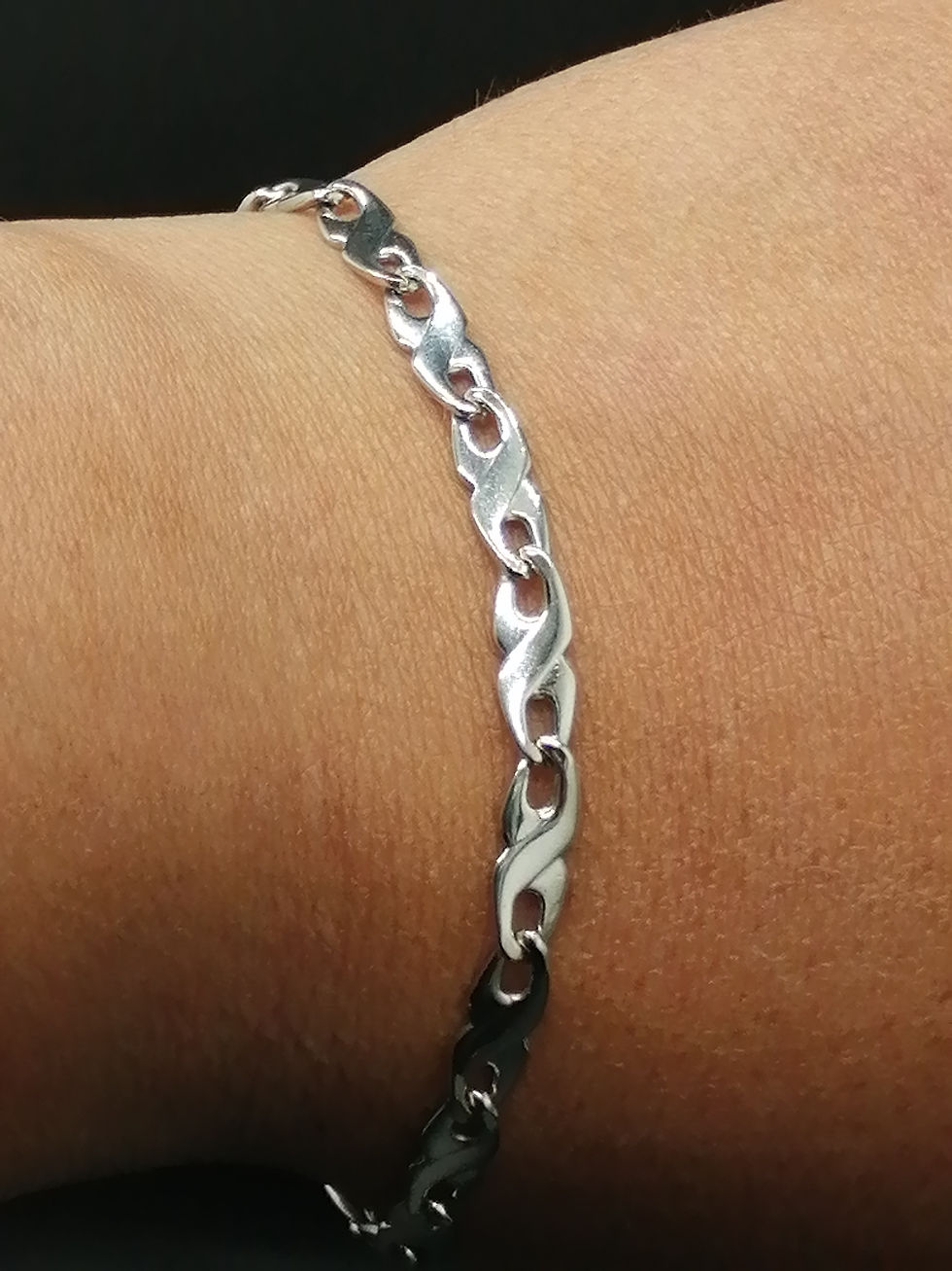 Thumbnail: 9ct White Gold Kisses Bracelet