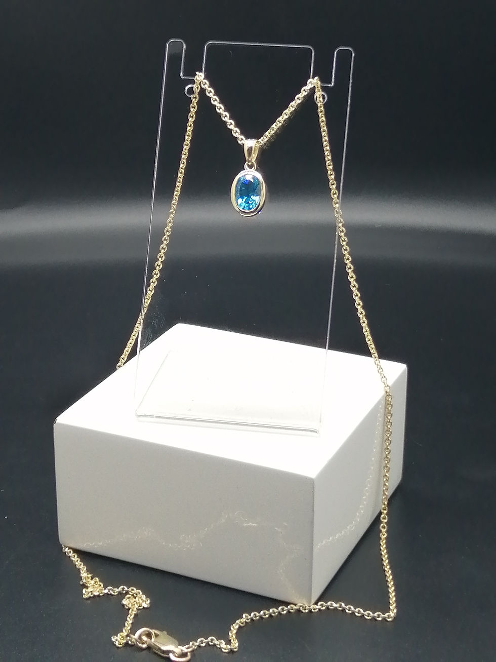 Thumbnail: 9ct Gold Blue Topaz Oval Pendant