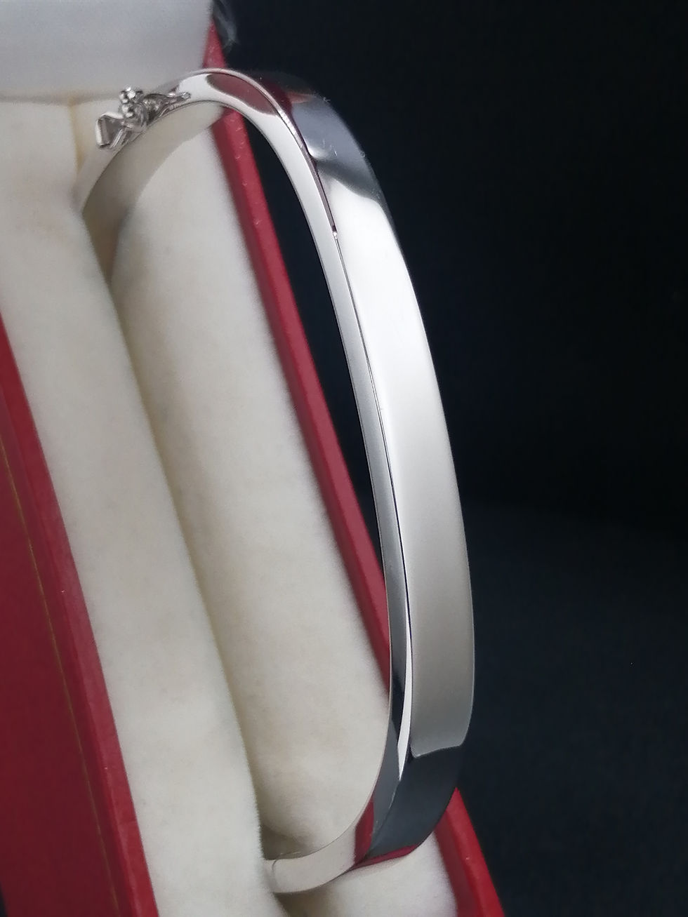 Thumbnail: 9ct White Gold Flat TV Bangle