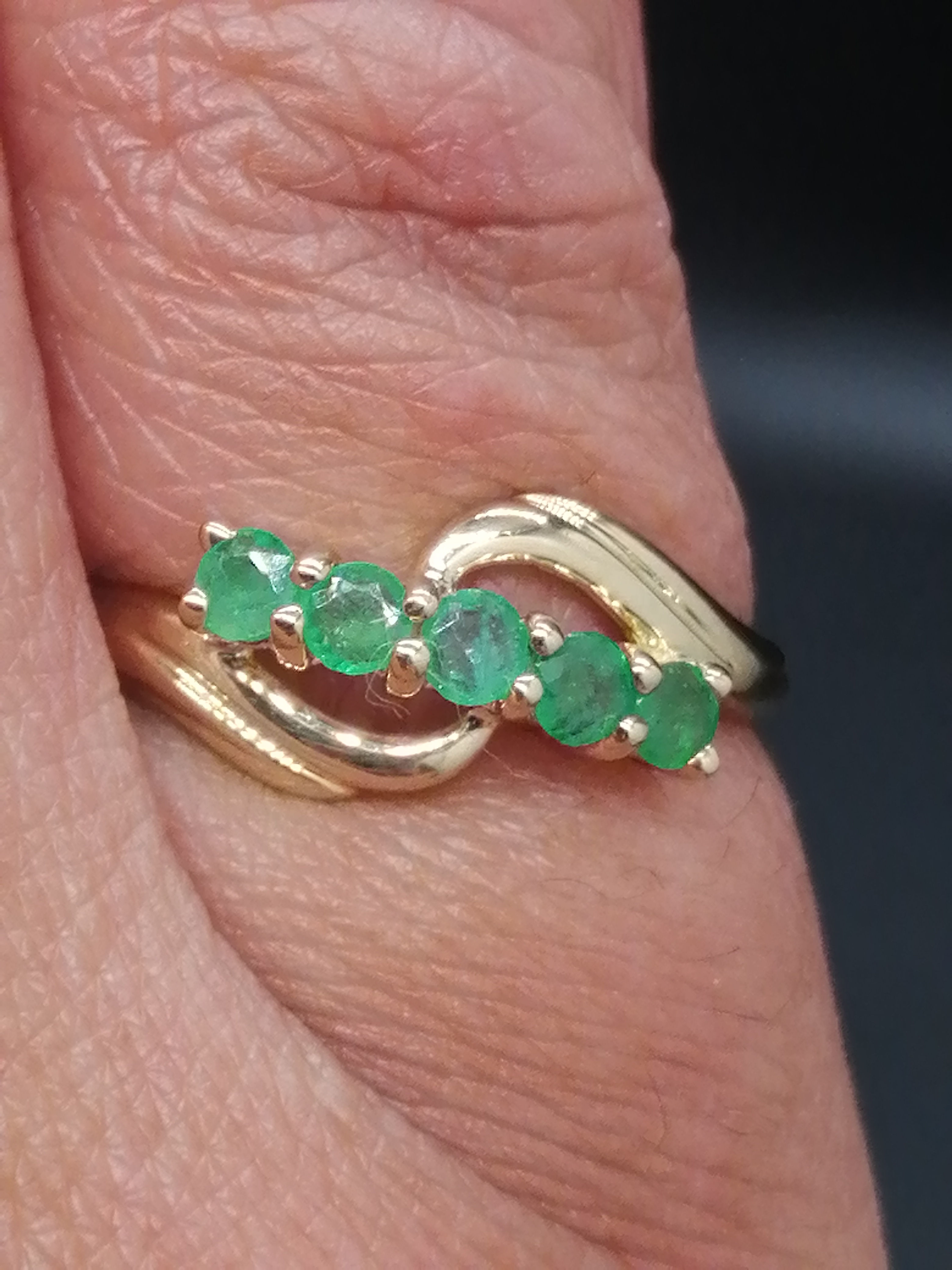 9ct Gold Emerald Wave Ring