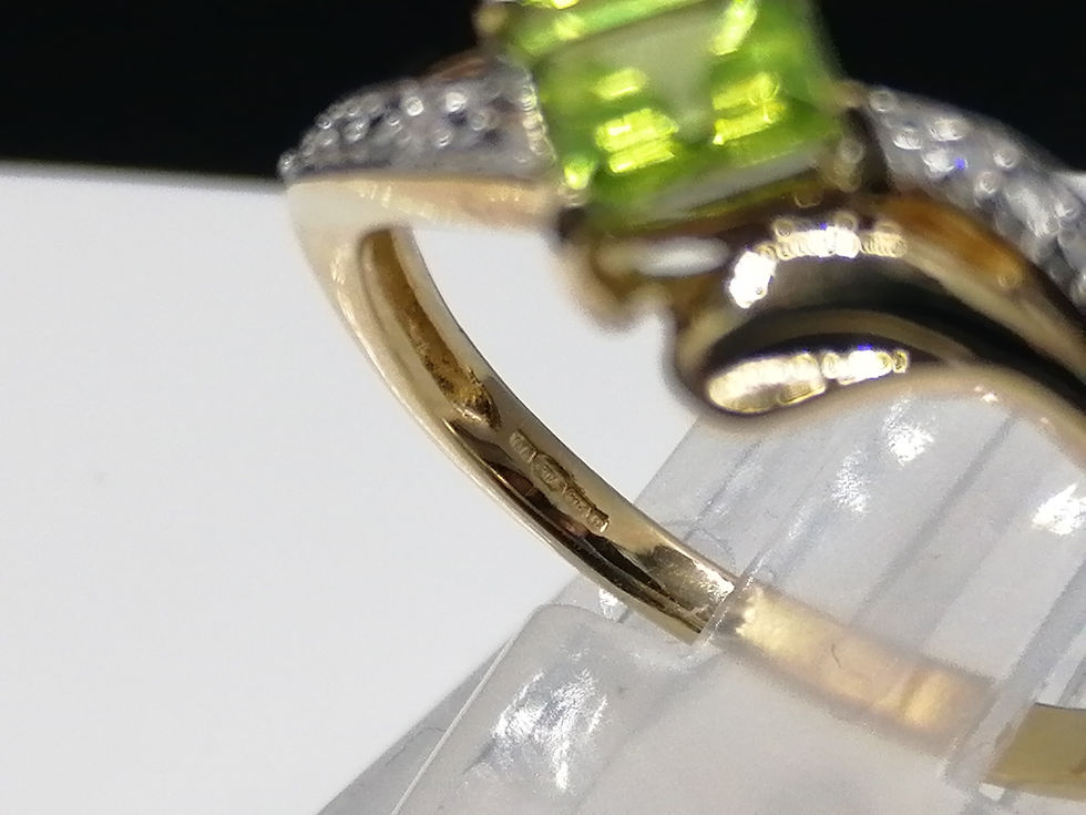 Thumbnail: 9ct Gold Princess Peridot & Diamond Twist Ring