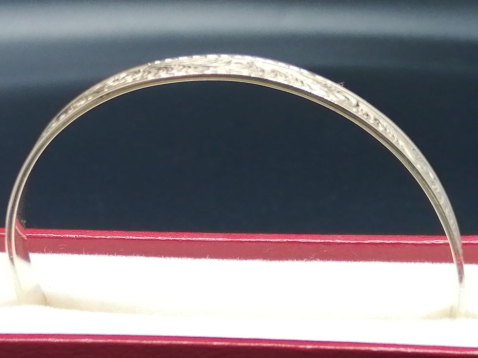 Thumbnail: 9ct Gold Floral Engraved Expandable Bangle