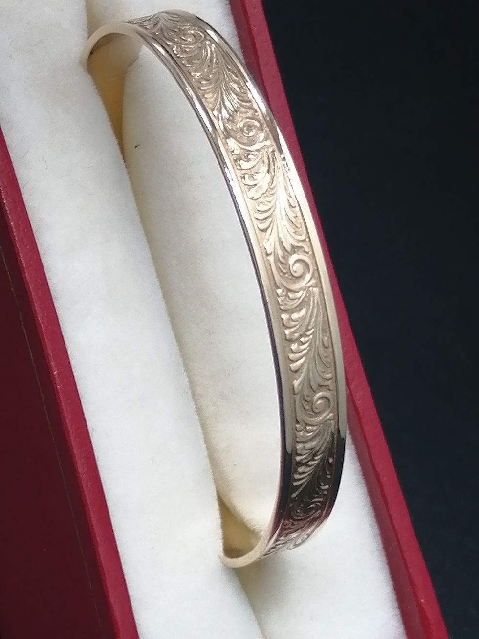 Thumbnail: 9ct Gold Floral Engraved Expandable Bangle