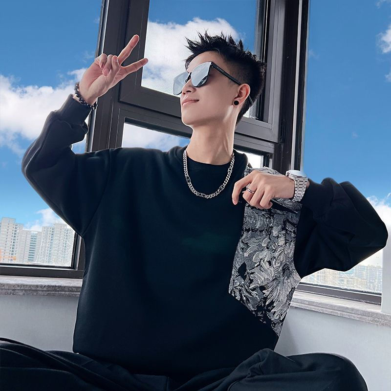 Thumbnail: Young man in black shirt and sunglasses, peace sign