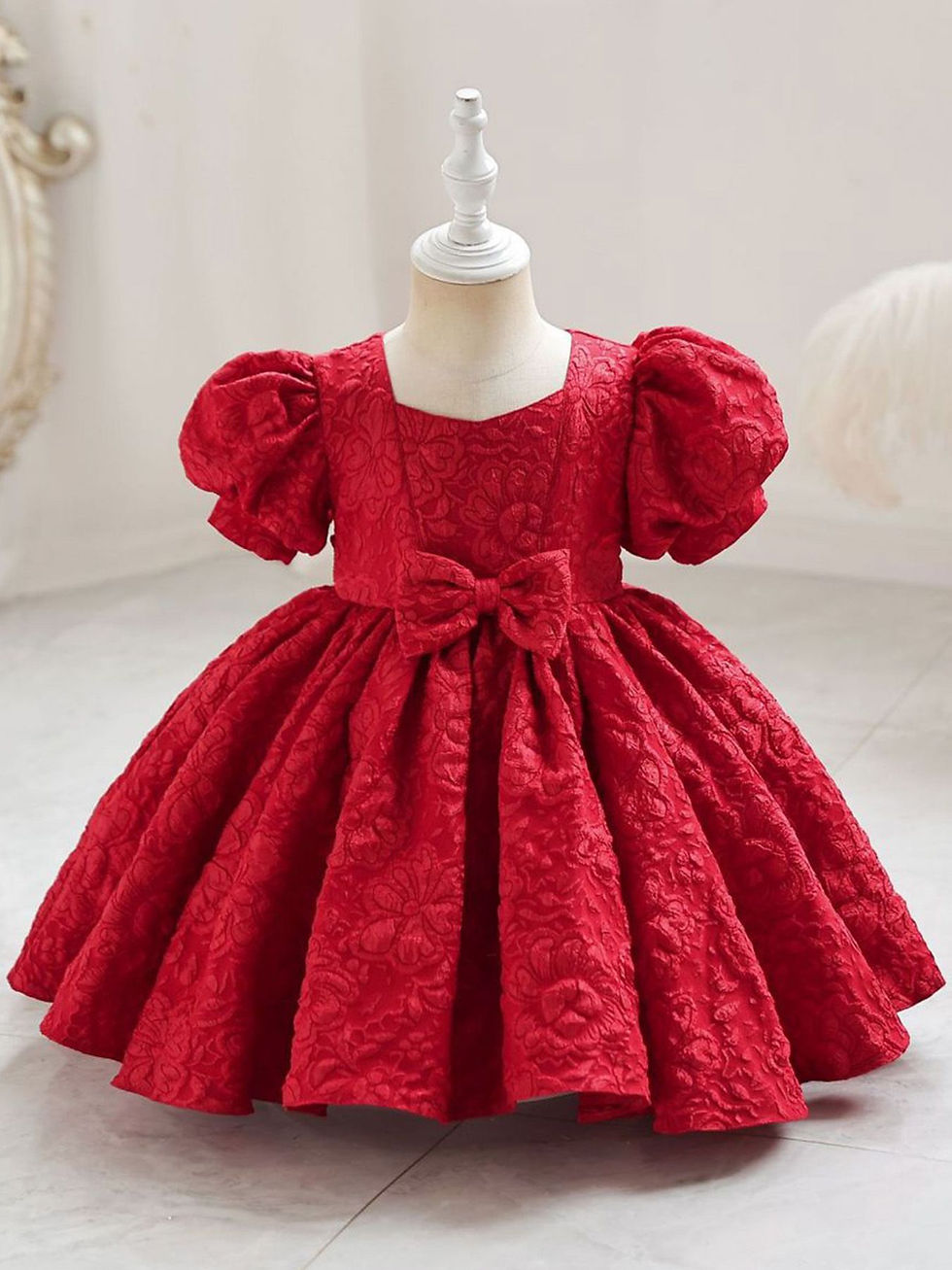 Thumbnail: Elegant red princess dress with puffy sleeves and bow