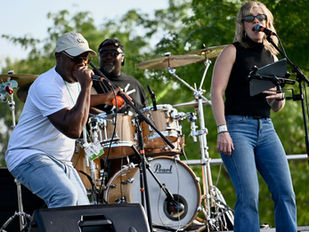 Suite Mollie energizes the crowd at Jamming Jean concert