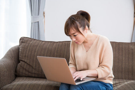 姿勢が変わると気分も変わる!冬の猫背対策