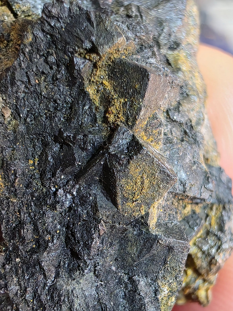 Thumbnail: Extremely Rare Cubic Crystals of Uraninite Formation from Shinkolobwe Mine