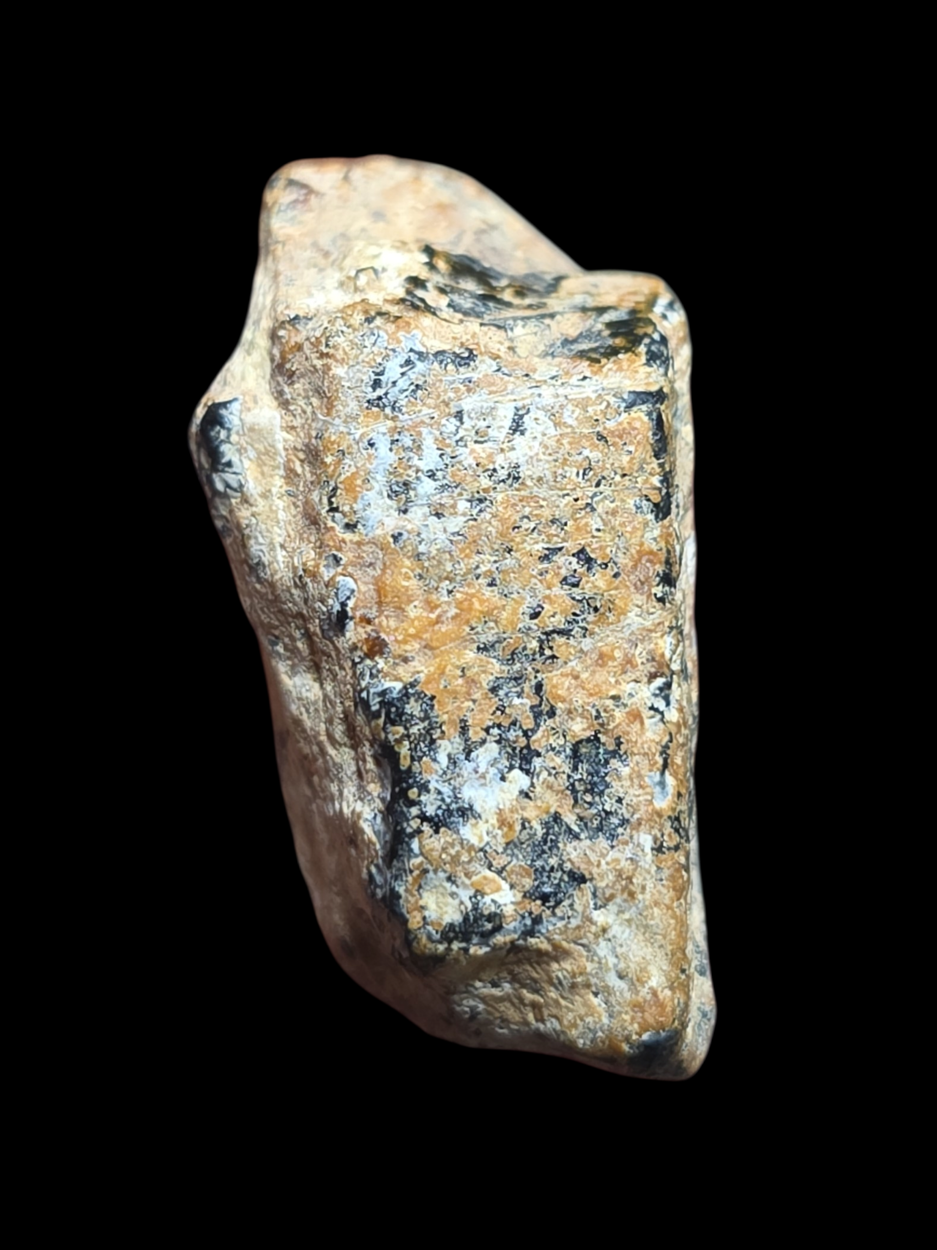 Large 200,000 cpm Thorite Crystal from Myanmar 7.7 Grams