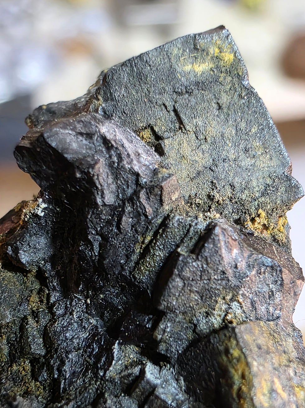 Thumbnail: Extremely Rare Cubic Crystals of Uraninite Formation from Shinkolobwe Mine