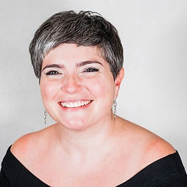 Jazz vocalist, Marta Capponi inizia la sua strada nel mondo della musica a soli 12 anni avendo già chiaro che ne avrebbe fatto la sua professione e la sua ragione di vita. Nel 2012, dopo numerosissime esperienze in Festival Jazz e Club importanti, si trasferisce a Londra per aprire una nuova parentesi artistica, creativa, e mettersi in gioco in un posto nuovo. Gode di una profonda conoscenza musicale e tecnica che le permette di muoversi con agio tra generi diversi come il jazz tradizionale, il jazz contemporaneo, sue composizioni originali a cavallo tra il jazz, il folk e il pop, passando per il meraviglioso universo della musica brasiliana e approdando alla musica improvvisata. Docente di Canto Jazz e Pop al “Saint Louis”, realtà didattica musicale di respiro europeo.