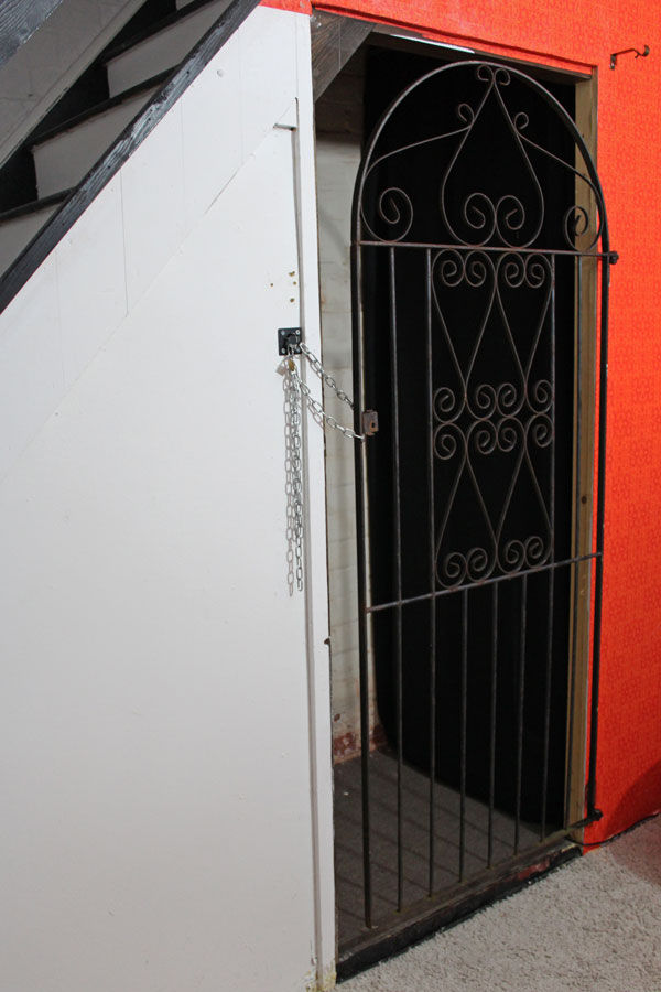 Standing Cage
