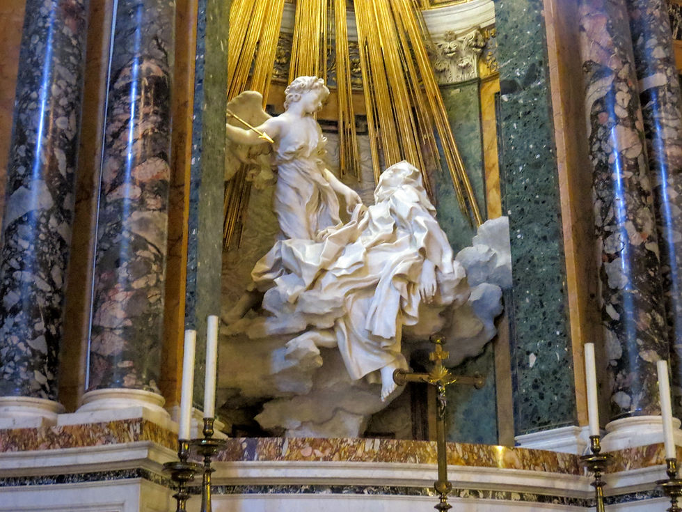 Escultura de Gian Lorenzo Bernini,  representando a experiência mística de Santa Teresa de Ávila trespassada por uma seta de amor divino por um anjo.