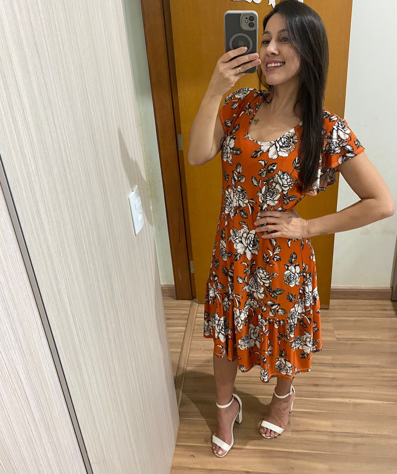 Vestido Floral Laranja - Tamanho M (Seminovo)