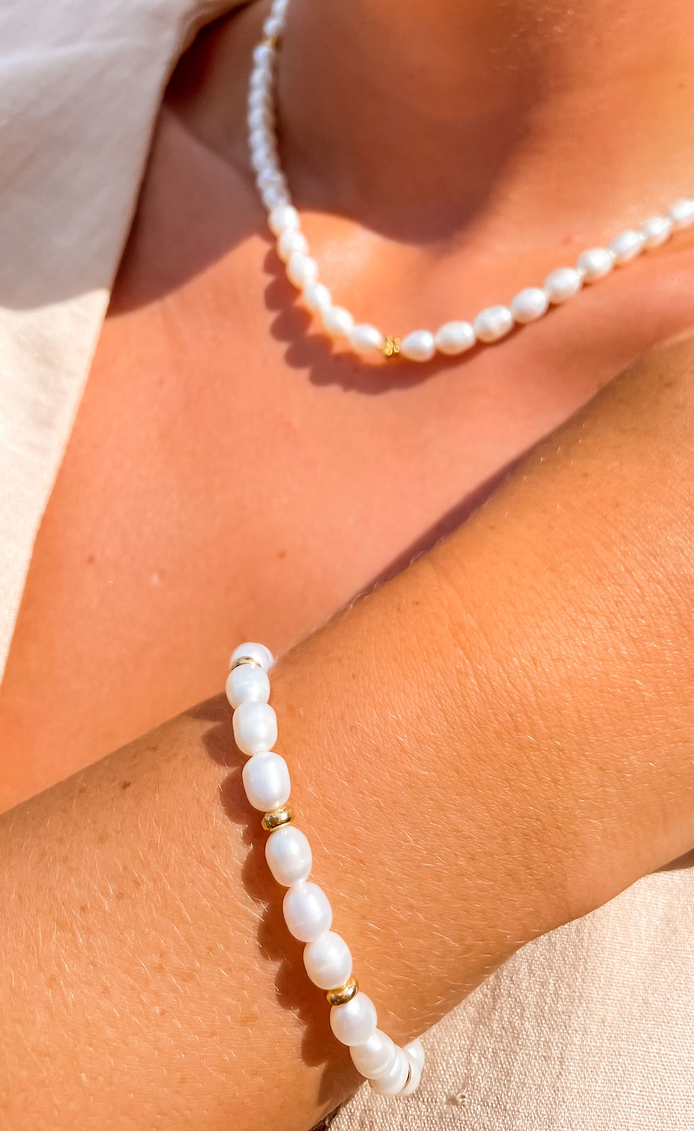 Miniaturbild: Pearl – Süsswasserperlenkette mit vergoldeten Details