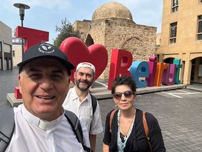 Nous venons de vivre la 16ᵉ mission OUL sur place ici au Liban, pour continuer notre rôle d'ambassadeurs, vos ambassadeurs qui portent à de plus en plus de familles libanaises extrêmement démunies, votre soutien moral et matériel.