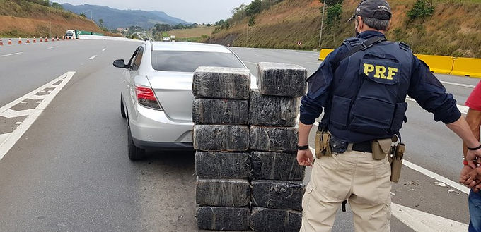 Motorista é preso com 290kg de maconha no veículo em Vargem/SP