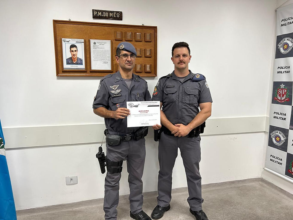 PM DO MES Cabo Eduardo e o primeiro-tenente Aruan Baccaro de Freitas – Foto: JORNAL ESTÂNCIA DE ATIBAIA