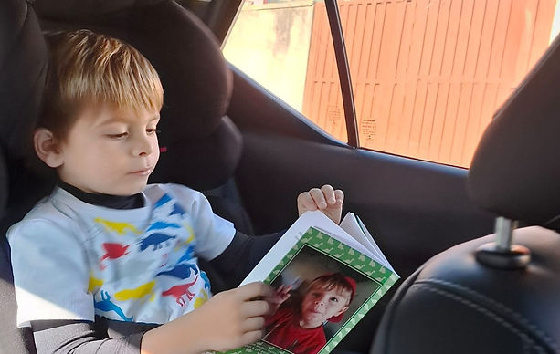 Nicolas, de apenas 4 anos, lança seu primeiro livro em Atibaia