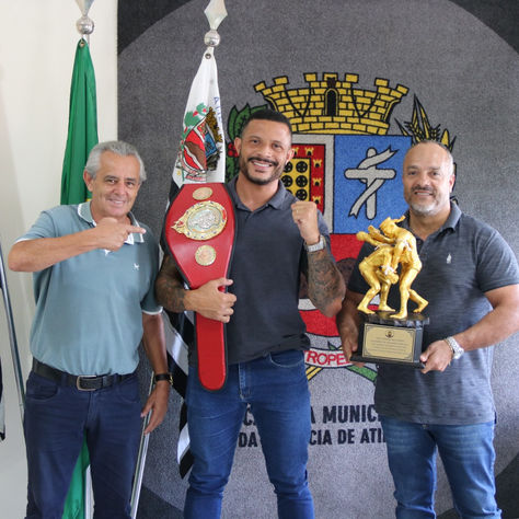 Militão e Zé Machado recebem visita de Bruno Silva, munícipe campeão mundial de muay thai