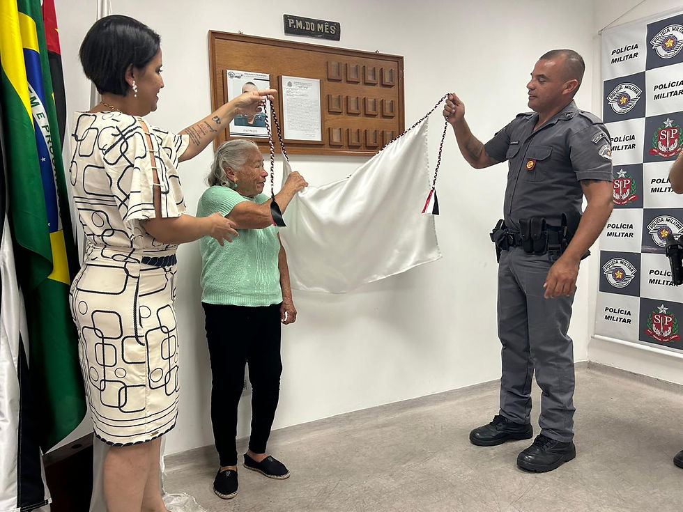 2° Sargento PM Leite, recebe homenagem de PM do mês – foto: Jornal Estância de Atibaia