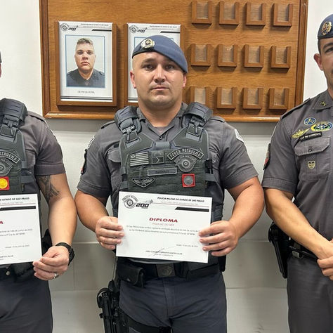 Equipe do cabo PM Leandro e do soldado PM Badiali recebeu o título de policial do mês em Atibaia.