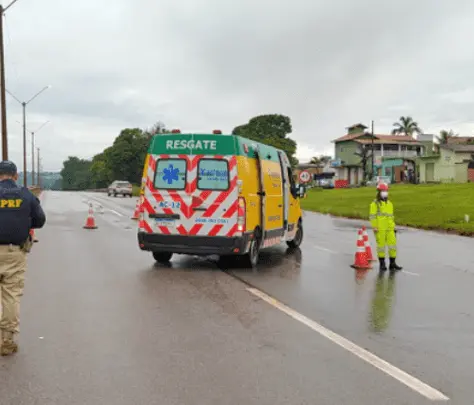 Motociclista morre em acidente na rodovia Fernão Dias, no km 40, em Atibaia.