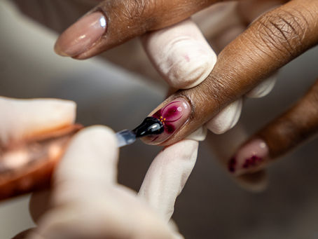 Nagelmodellage mit Design