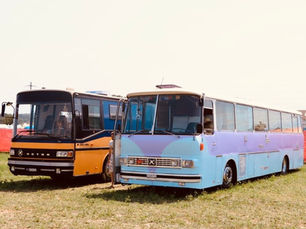 Mes deux bus que j'ai aménagé depuis que je suis nomade