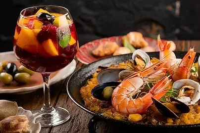 imgi_9_paellatapasandsangria.webp