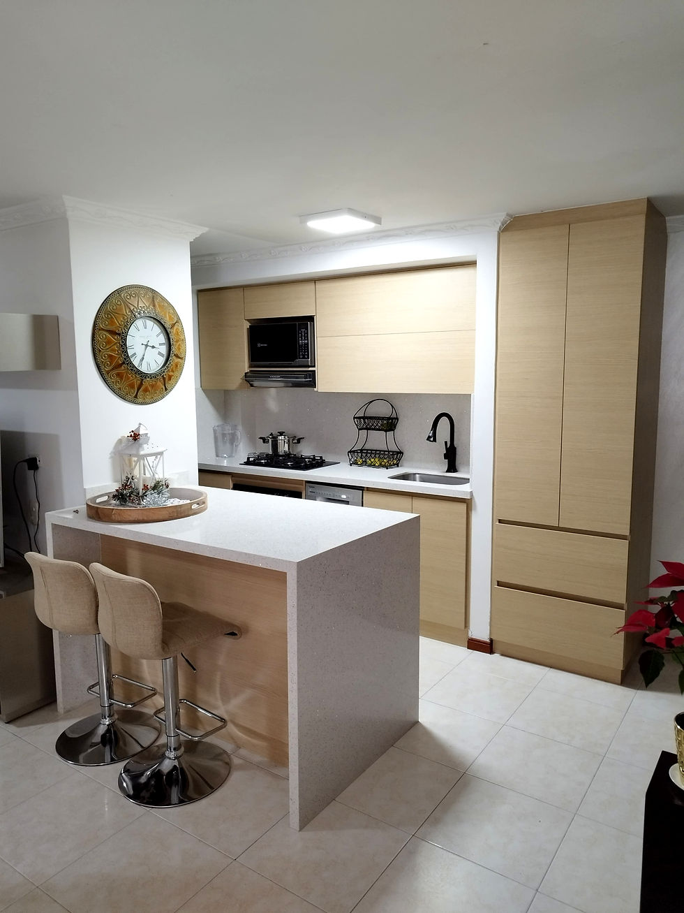 Cocina con barra diseño interiores 2026 Bitanu Eje Cafetero