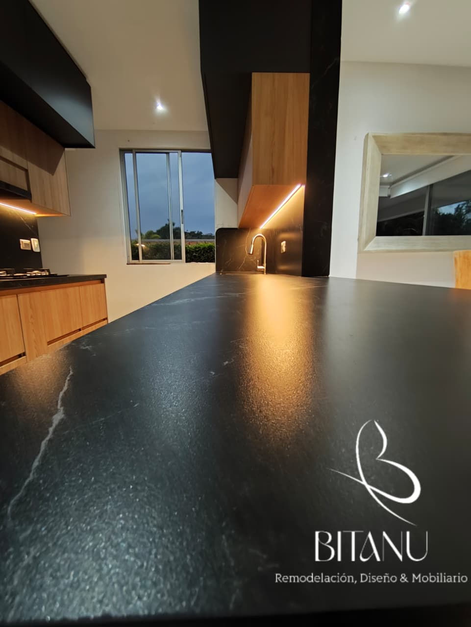 Mesón cocina sinterizado cuarzo Bitanu Eje Cafetero 2026