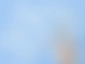 Konzeptbild eines Chatbots oder KI-Assistenten auf einem Smartphone, der als zentrale Schnittstelle dient, um eine Vielzahl vernetzter Dienste und Datenquellen zu steuern oder darauf zuzugreifen.