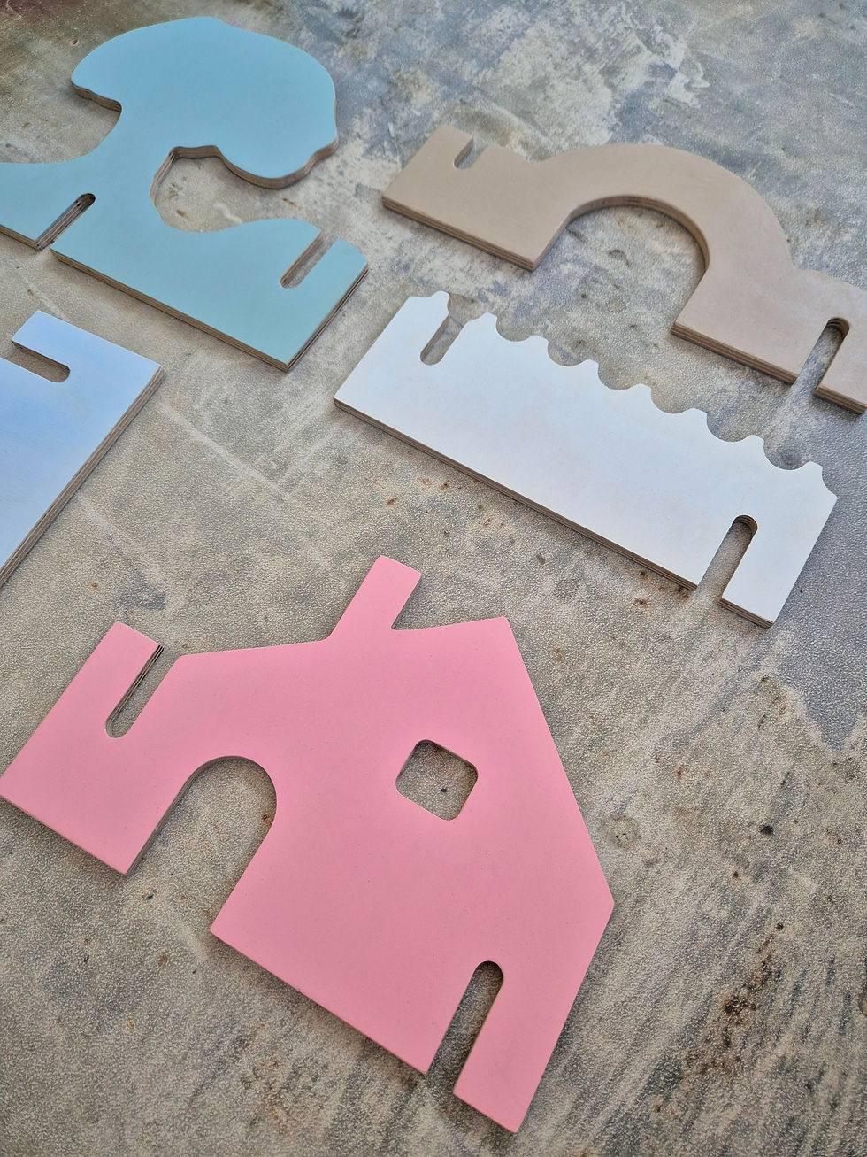 תמונה ממוזערת: חלקי פאזל מפלסטיק צבעוניים: בית וצורות טבע לבנייה יצירתית.