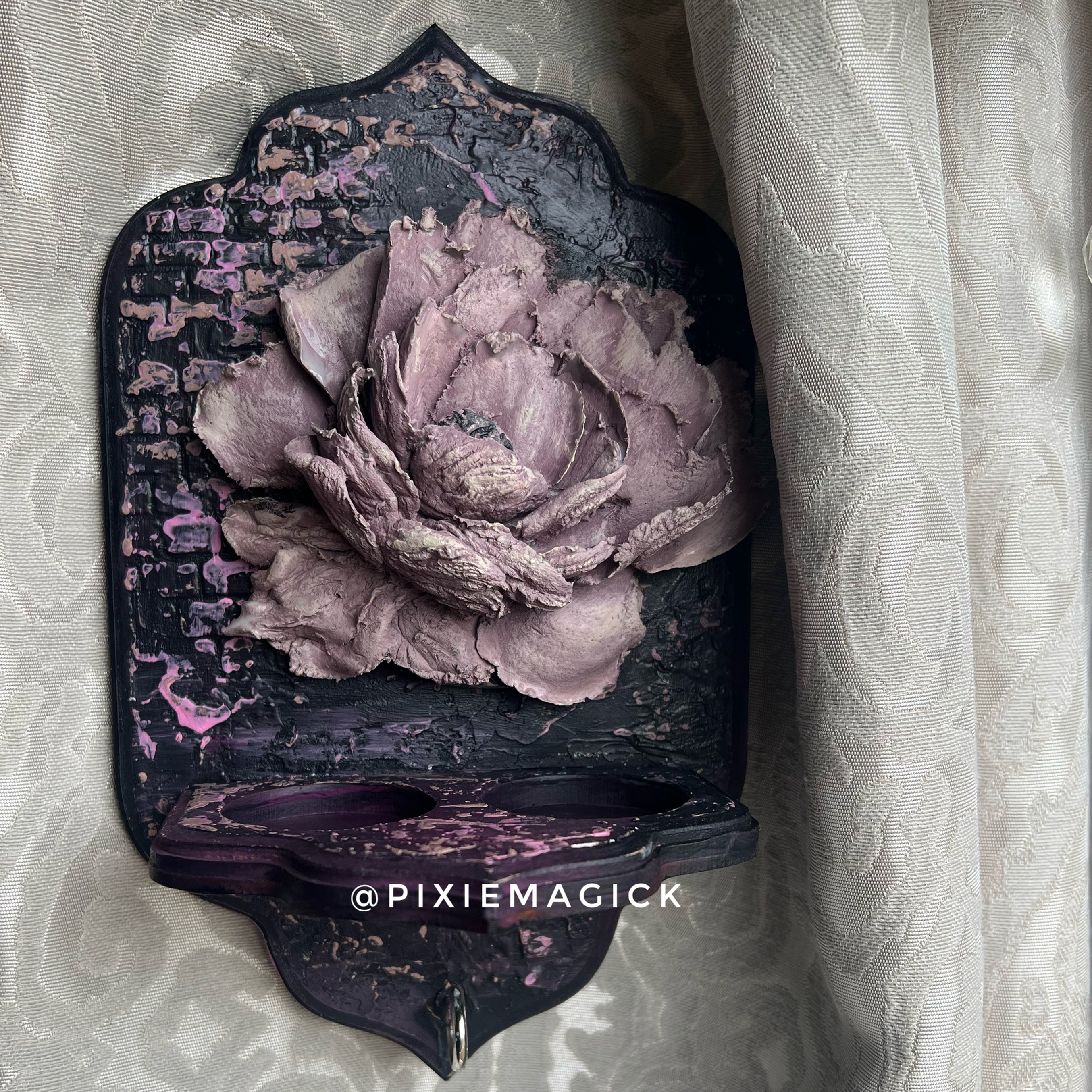 Floral tealight holder 