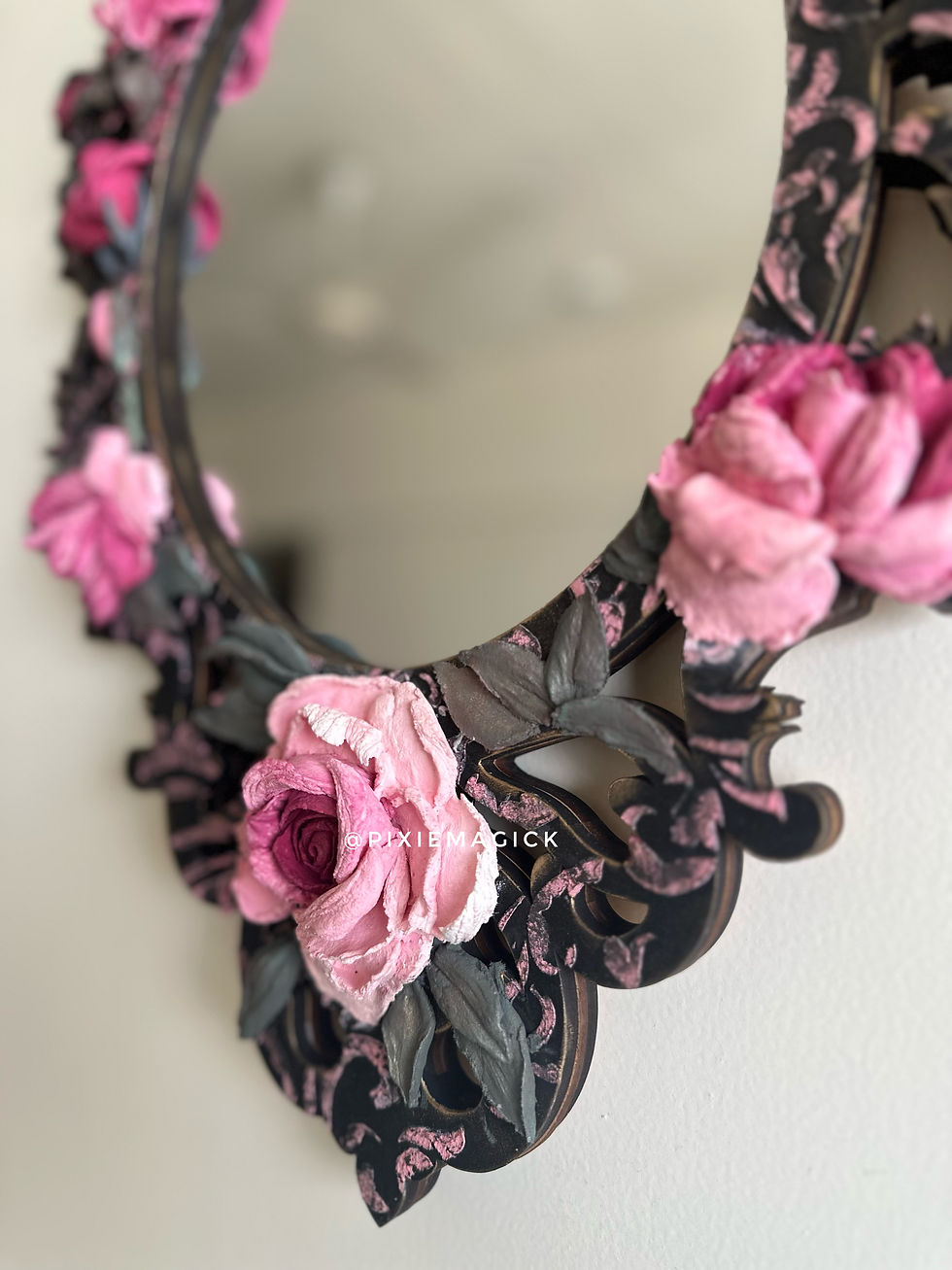 Thumbnail: Sculpted mirror 