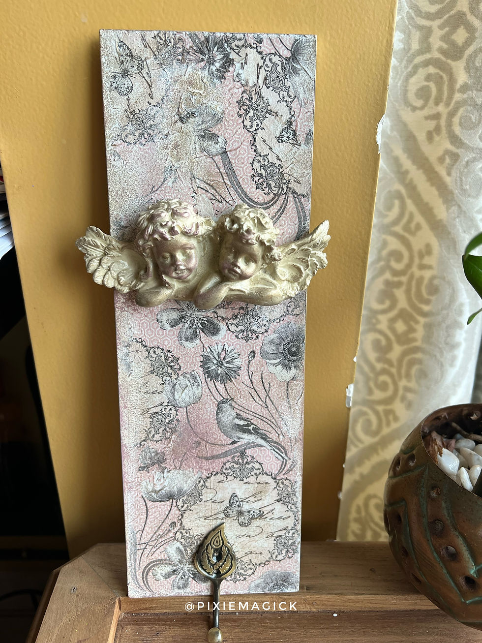 Angel wall hanging 