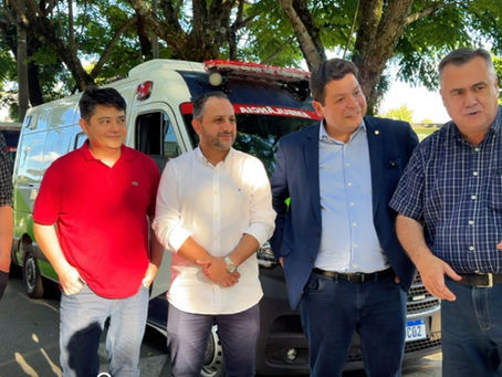 Deputado Gugu Bueno acompanha entrega de ambulância