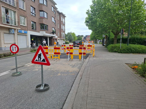 Daar komen de renners, daar komt het asfalt