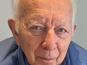 Patrick Demaerschalk en Michel Erkens eren Oud-burgemeester Vic Laureys (86) bij diens overlijden