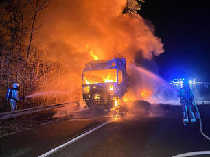 Vrachtwagen vat vuur op E411