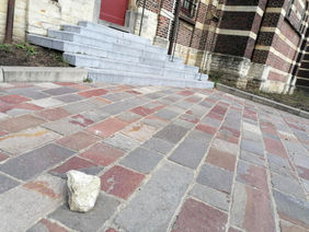 Opletten voor vallende brokstukken aan Sint-Clemenskerk