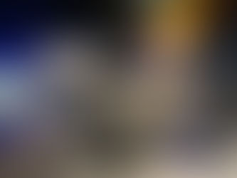 Auto botst op stilstaande vrachtwagen, chauffeur in kritieke toestand