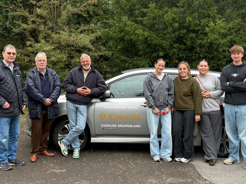 Kiwanis Overijse Druivenland helpt Kinderdorp Hoeilaart aan een wagen
