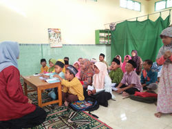 Membantu Mengajar Mengaji di TPQ